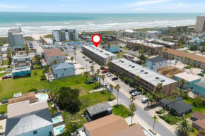 2 Bed 1 Bath Condo By Beach & Entertainment